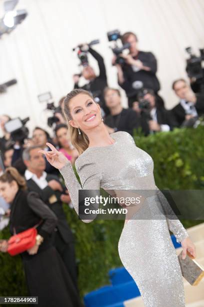 Gisele, Red carpet arrivals at the 2017 Met Gala: Rei Kawakubo/Comme des Garcons, May 1st, 2017.