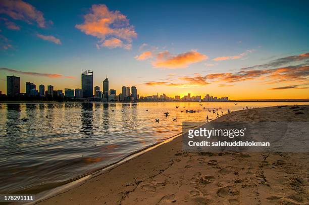 morning view of perth city - perth australia foto e immagini stock