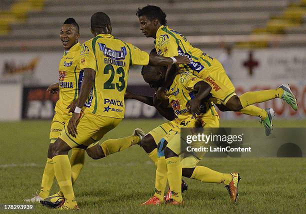 Francisco Cordoba and his teammates of Atletico Huila celebrate a goal against Deportes Tolima during a match between Atletico Huila and Deportes...