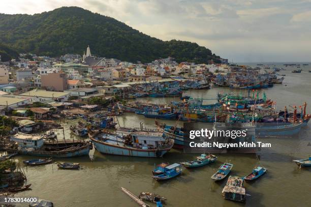 vung tau seaport, ben dinh port, ba ria vung tau province - vung tau vietnam stockfoto's en -beelden