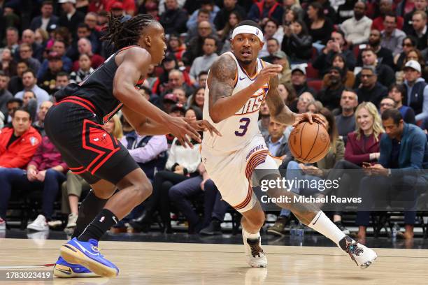 Bradley Beal of the Phoenix Suns drives to the basket against Ayo Dosunmu of the Chicago Bulls during the first half at the United Center on November...