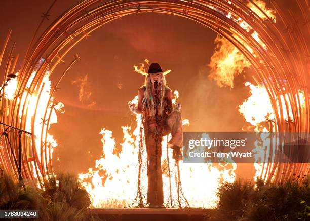 Lainey Wilson performs onstage during the 57th Annual CMA Awards at Bridgestone Arena on November 08, 2023 in Nashville, Tennessee.