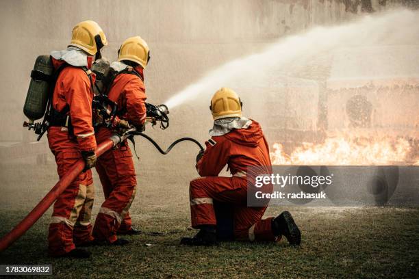 firefighters team working - quartel de bombeiros imagens e fotografias de stock