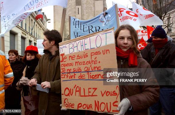 Plus d'un millier de salariés appartenant à des entreprises du bassin industriel angevin manifestent, le 09 janvier 2003, dans les rues du centre...