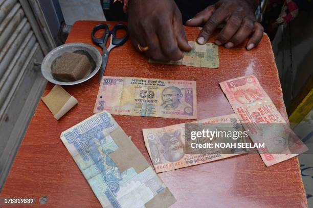 7 Ruppe Note Ten Rupee Note Fotografías e imágenes de stock - Getty Images