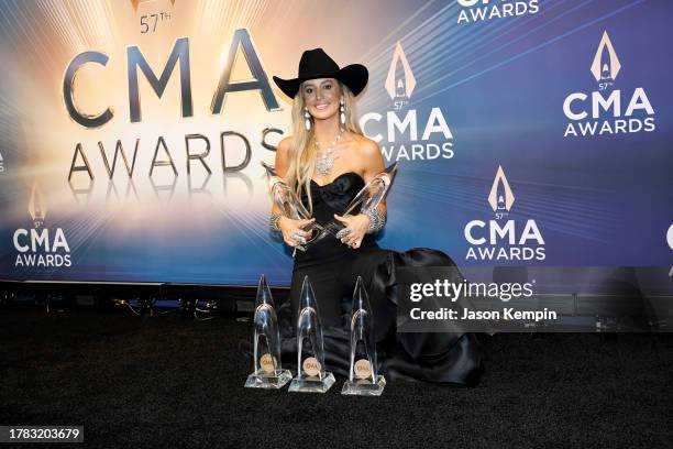 Lainey Wilson poses in the press room during the 57th Annual CMA Awards at Bridgestone Arena on November 08, 2023 in Nashville, Tennessee.