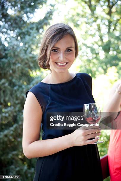 girls night out - woman in cocktail dress stock pictures, royalty-free photos & images