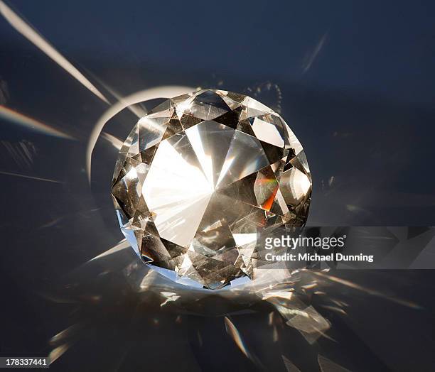 diamond - precious gem fotografías e imágenes de stock