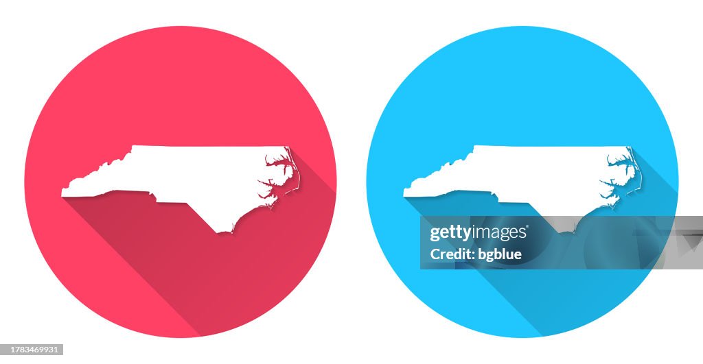 Mapa de Carolina del Norte. Icono redondo con sombra larga sobre fondo rojo o azul
