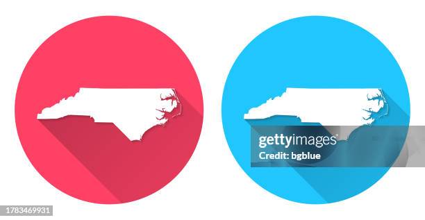ilustraciones, imágenes clip art, dibujos animados e iconos de stock de mapa de carolina del norte. icono redondo con sombra larga sobre fondo rojo o azul - charlotte carolina del norte