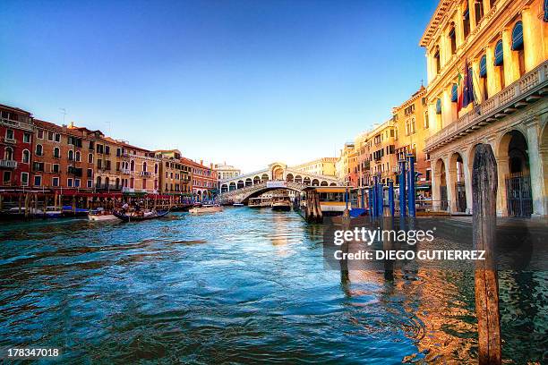 rialto bridge - リアルト橋 ストックフォトと画像