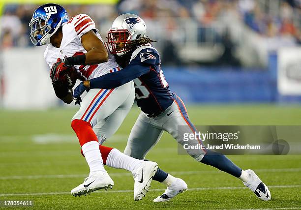 Rueben Randle of the New York Giants catches a pass in front of Marquice Cole of the New England Patriots in the second quarter during the preseason...