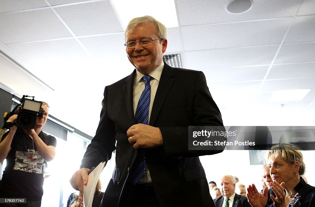 Ton Rudd Perth Australian Prime Minister, Kevin Rudd arrives at Unions WA to speak ...