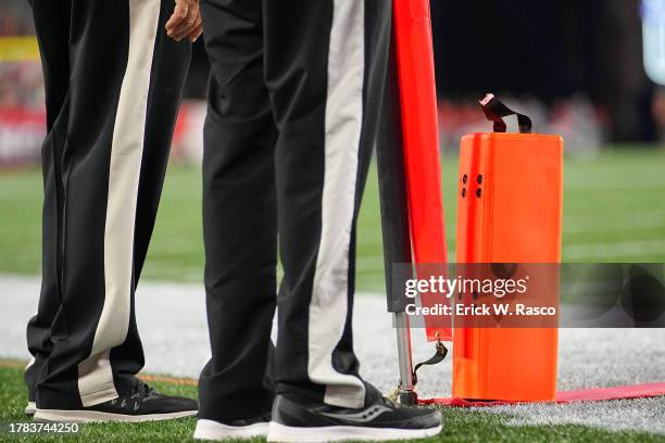 First Down Chain In Football 140 Miami Football Chain Stock Photos, High-Res Pictures, and Images ...