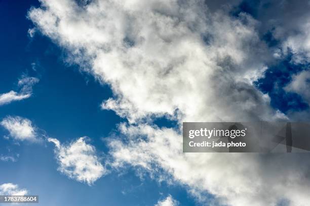 beautiful cloud cover with blue sky - high dynamic range imaging stockfoto's en -beelden