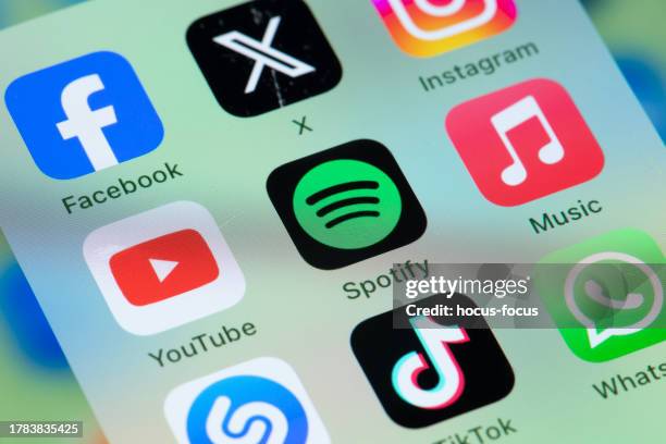 music and social media apps including formerly twitter x on smart phone screen - muziekstreamingdienst stockfoto's en -beelden