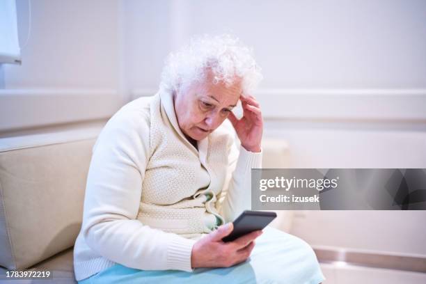 Someone Using An O2 Phone 924 O2 Mobile Phones Stock Photos, High-Res Pictures, and Images ...