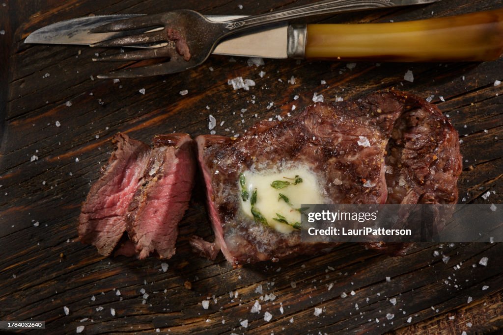 Mittelseltenes Hirschstreifen-Lendensteak