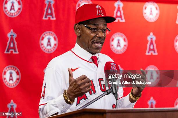 Anaheim, CA Angels new manager Ron Washington speaks to reporters during an introduction news conference at Angel Stadium in Anaheim Wednesday, Nov....