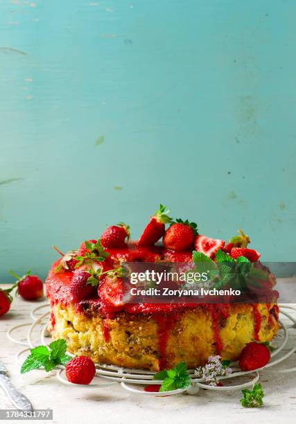 fresh strawberry yogurt cake - chandler strawberry stock pictures, royalty-free photos & images