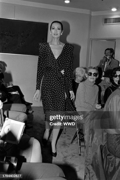 Model Anna Moll Moers presents an ensemble from the spring 1985 ready to wear collection inside of designer Pauline Trigère's New York City showroom.