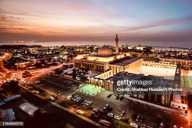 grand mosque kuwait city - ciudad de kuwait fotografías e imágenes de stock
