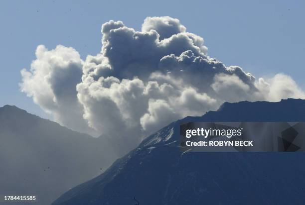 Mount St. Helens in Washington State belches steam thousands of feet above the volcano's crater 04 October 2004, after new seismic tremors that led...