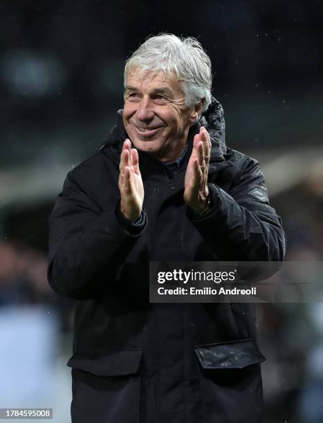 Gian Piero Gasperini, Head Coach of Atalanta BC, acknowledges the fans after the UEFA Europa League 2023/24 match between Atalanta BC and SK Sturm...