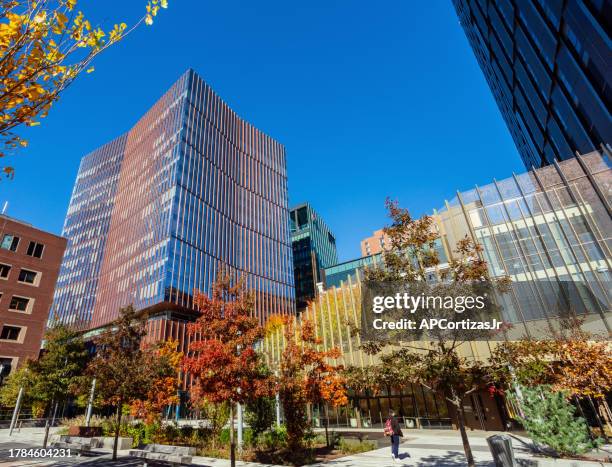 massachusetts institute of technology - mit - kendall square innovation district - cambridge massachusetts - cambridge massachusetts stock pictures, royalty-free photos & images