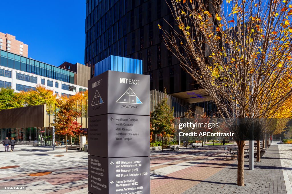 Mit Sign And Building Mit East Campus Sign Post Massachusetts Institute Of Technology Kendall ...