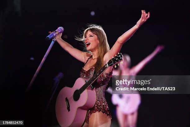 Taylor Swift performs onstage during " Taylor Swift | The Eras Tour" at Estadio Más Monumental Antonio Vespucio Liberti on November 09, 2023 in...