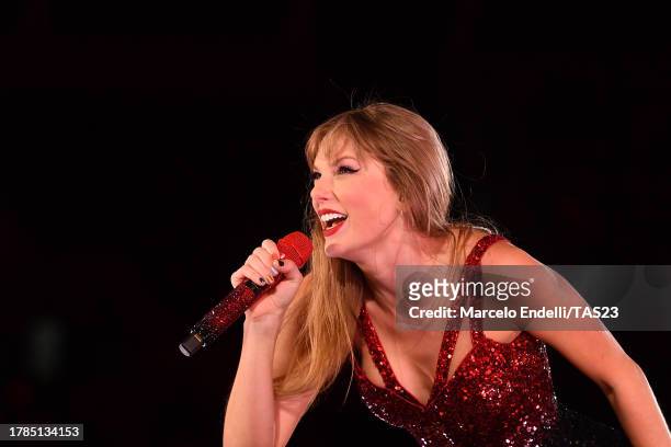 Taylor Swift performs onstage during " Taylor Swift | The Eras Tour" at Estadio Más Monumental Antonio Vespucio Liberti on November 09, 2023 in...