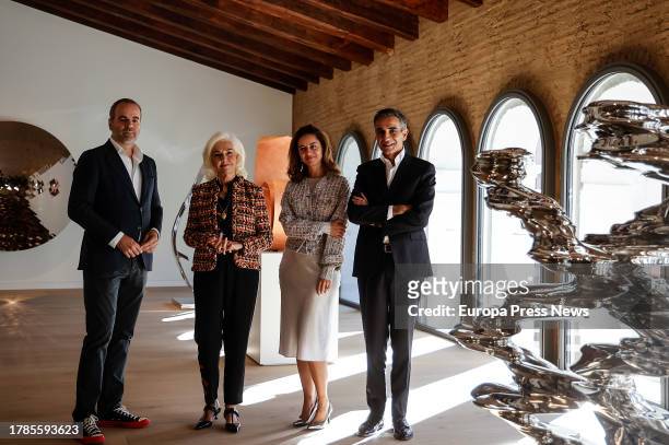 The director of the Hortensia Herrero Art Center, Javier Molins, the promoter and patron of the exhibition, Hortensia Herrero, and the directors of...