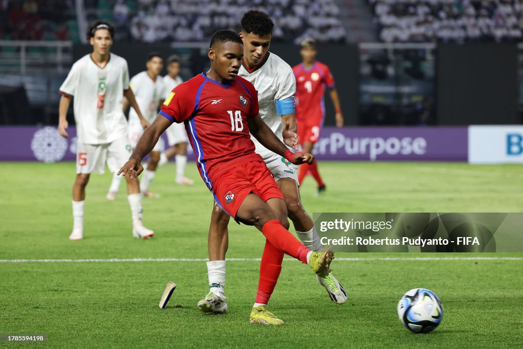 Hector Rios Ii Hector Rios of Panama makes a pass during the FIFA U-17 World Cup ...