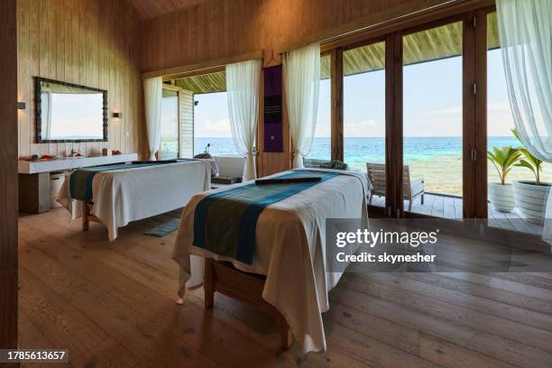 luxury spa massage room at tourist resort. - images of massage rooms 個照片及圖片檔