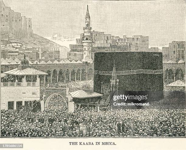 old engraved illustration of the black stone of mecca (in islam, muslims visit it on hajj (pilgrimage) to the kaaba chamber in a mosque)) - meca fotografías e imágenes de stock