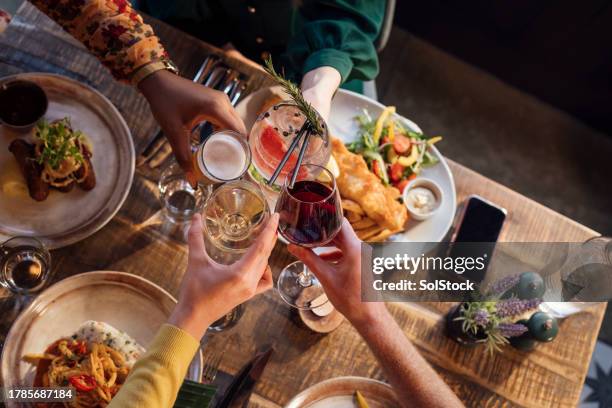 group of friends having a celebratory toast - cocktail tropical imagens e fotografias de stock