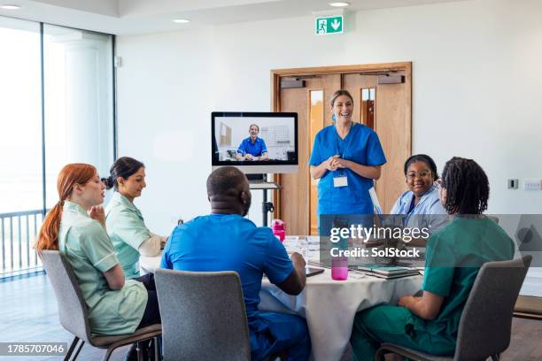 efficienza ed eccellenza - servizio sanitario nazionale britannico foto e immagini stock