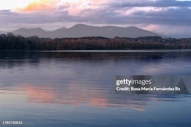 lake of banyoles (estany de banyoles) at sunset - banyoles stock-fotos und bilder