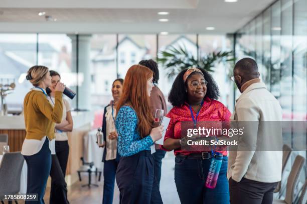 networking opportunities - onderhandelen stockfoto's en -beelden