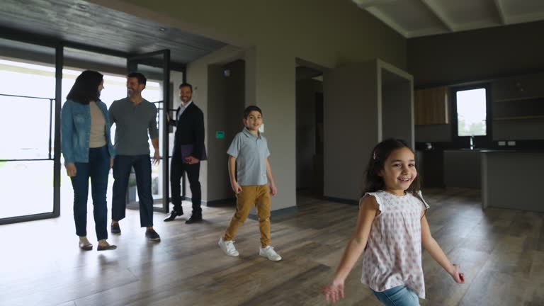 https://media.gettyimages.com/id/1785854264/video/excited-family-with-their-two-kids-looking-at-a-beautiful-modern-property-on-open-house-with.jpg?b=1&s=640x640&k=20&c=ZjYuA4Rs9tPPuCcdQWLQhogK-00Iee6jrSY-T5ccJ0A=