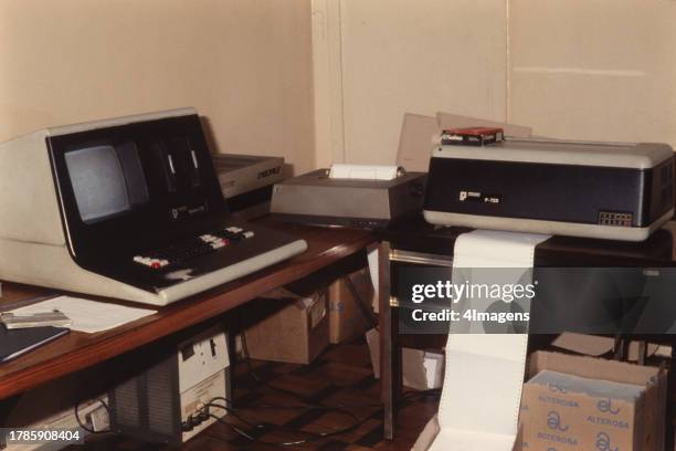 Table And Computer Photos and Premium High Res Pictures - Getty Images
