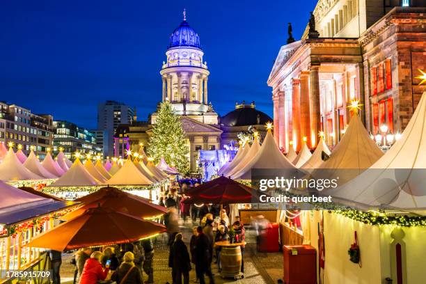 berlin gendarmenmarkt at christmas time - julmarknad bildbanksfoton och bilder