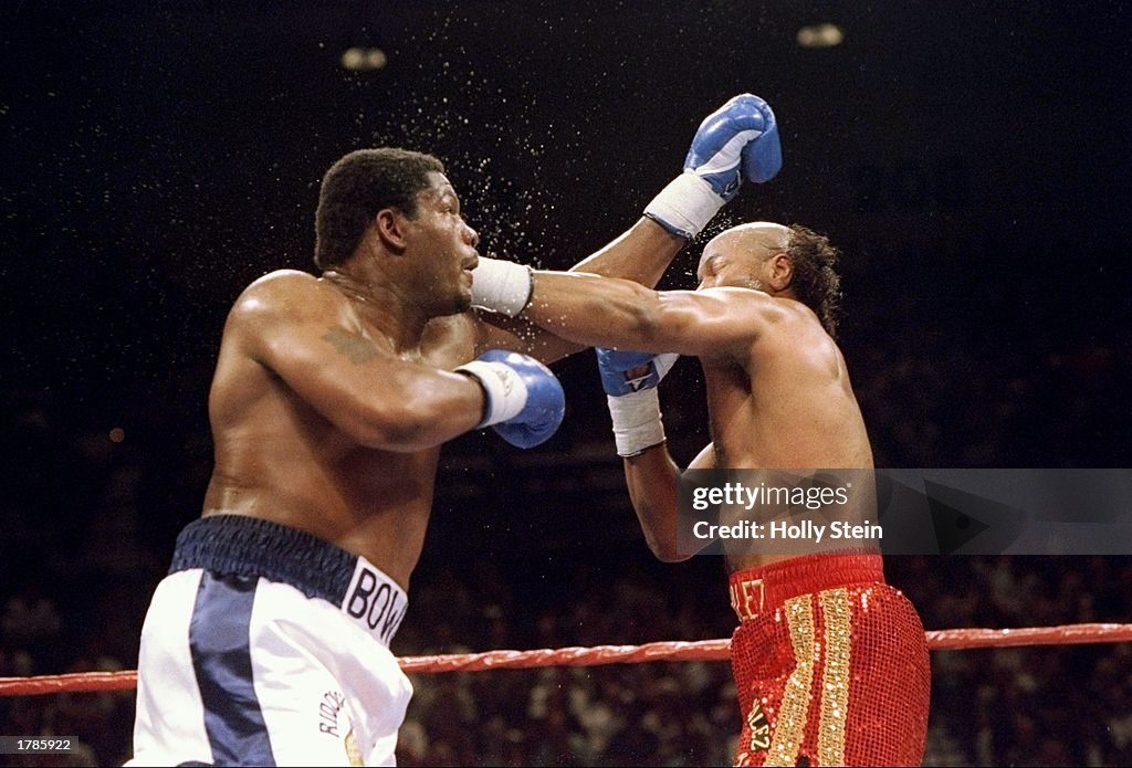 Riddick Bowe trades blows with Luis Gonzalez. Bowe won the