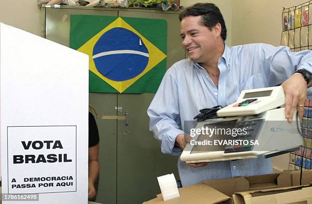 Civil servant installs a electric ballot box, 05 October 2002, in a public school of Brazilia. It is estimated that there will be more than 115...