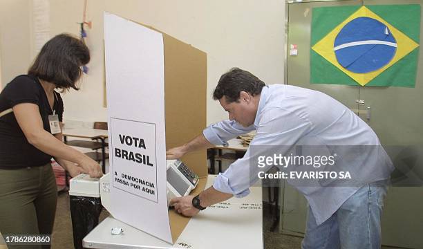 Civil servanta install a electric ballot box, 05 October 2002, in a public school of Brazilia. It is estimated that there will be more than 115...