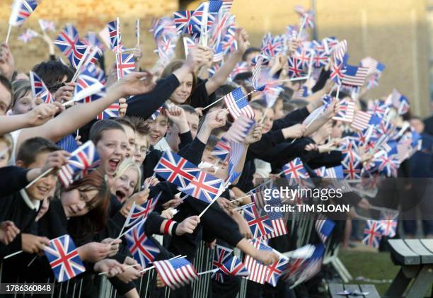 Supporters of US President George W. Bush and British Prime Minister Tony Blair waves US and British flags in Sedgefield, England, 21 November 2003...