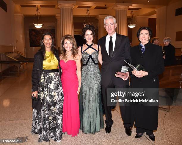 Pam Sharma, Susan Lucci, Neri Oxman, Bill Ackman and a guest attend the 2023 CSHL Double Helix Medals Dinner at American Museum of Natural History on...