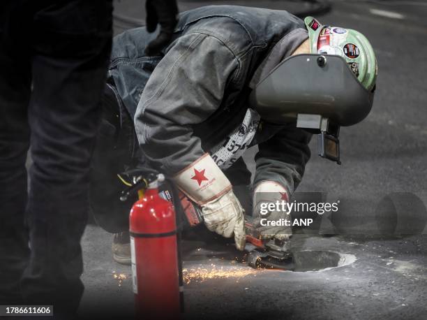 Work on the loose manhole cover caused the 1st free practice to be halted prematurely prior to the Las Vegas Formula 1 Grand Prix at the Las Vegas...