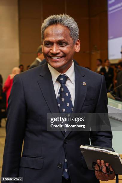 Sign Razheed Ghaffour 138 Bank Negara Malaysia News Conference Stock Photos, High-Res ...